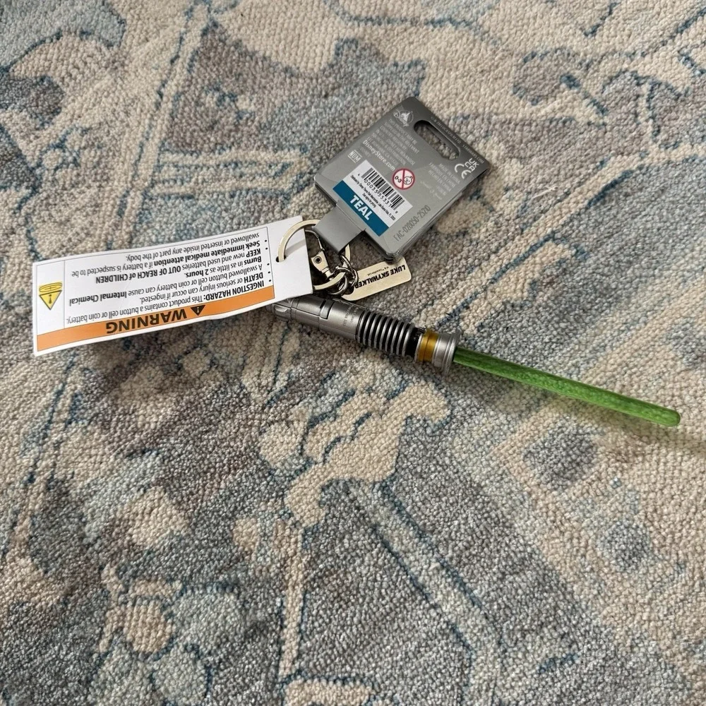 Disney Parks Star Wars Luke Skywalker Green Lightsaber Light Up Keychain